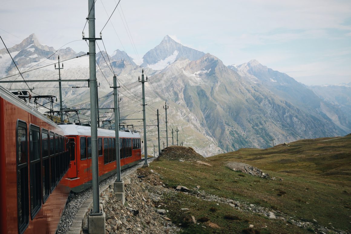 Zermatt randonnée suisse Voyage en train dans les Alpes
