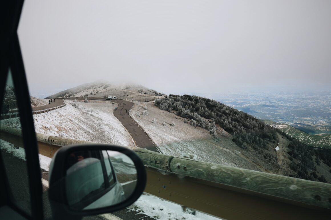 Grimper au sommet du Mont-Ventoux près de Vaison-La-Romaine
